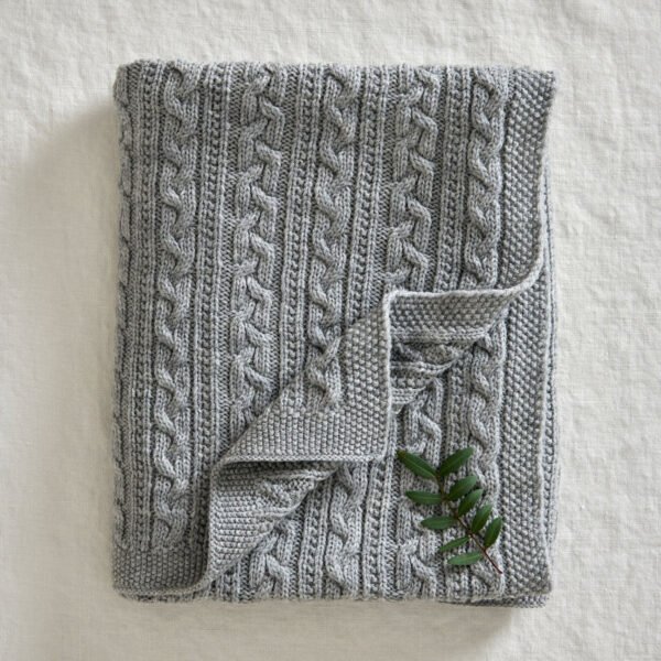 Տրիկոտաժե բրդից վերմակ։