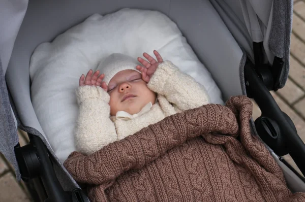 Տրիկոտաժե բրդից վերմակ։