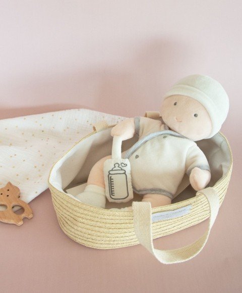 Տիկնիկ փափուկ մանկասայլակով — սպիտակ և մոխրագույն։