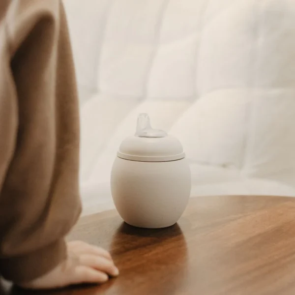 Ուսուցողական բաժակ՝ հակաթափման համակարգով։