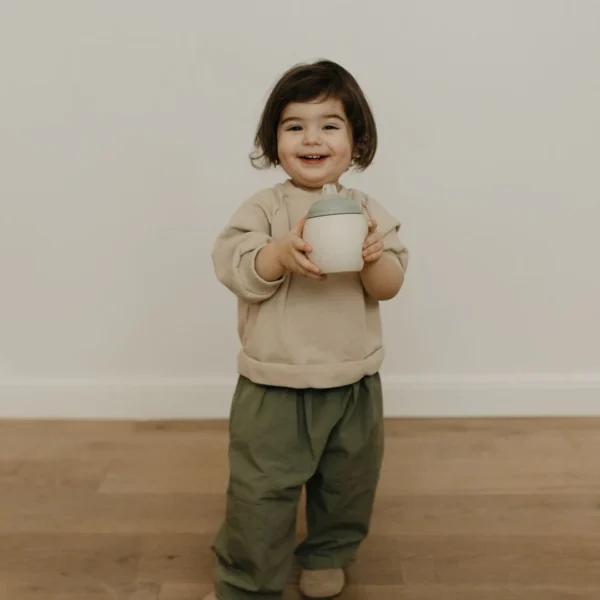 Ուսուցողական բաժակ՝ հակաթափման համակարգով։